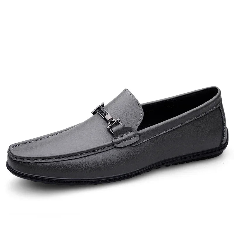 Mocassim Masculino em Couro Rauffstein RS042, design clássico, solado flexível, couro premium e acabamento refinado para máximo conforto e elegância.