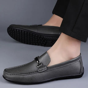 Mocassim Masculino em Couro Rauffstein RS042, design clássico, solado flexível, couro premium e acabamento refinado para máximo conforto e elegância.