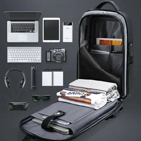 Mochila Executiva Rauffstein RS087 com compartimento para notebook 14", material impermeável, alças ergonômicas e porta USB para mais praticidade.