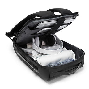 Mochila Executiva Rauffstein RS401 moderna, com tecido impermeável, porta USB e trava TSA, perfeita para notebook 15" em viagens ou trabalho.