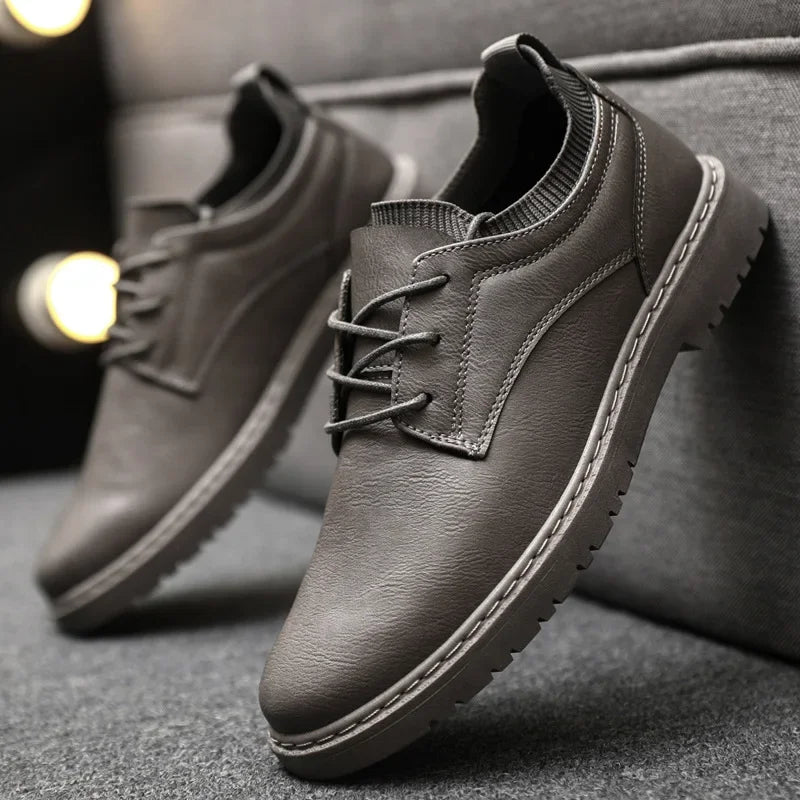 Sapatênis Masculino de Couro Rauffstein RS077 com design sofisticado, solado antiderrapante e acabamento premium para conforto e durabilidade.