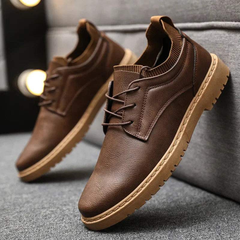 Sapatênis Masculino de Couro Rauffstein RS077 com design sofisticado, solado antiderrapante e acabamento premium para conforto e durabilidade.