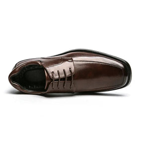 Sapato Derby em Couro Rauffstein RS355 clássico, com couro envernizado e sola vulcanizada, ideal para visuais elegantes.