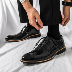 Sapato Derby em Couro Rauffstein RS361 clássico, com couro lustrado e cadarço trançado, ideal para visuais sociais.