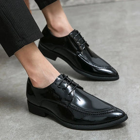 Sapato Derby em Couro Rauffstein RS366 elegante, com couro brilhante e plataforma 4 cm, ideal para visuais formais.