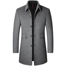 Sobretudo Masculino em Lã Rauffstein RS230, com gola polo, perfeito para inverno em looks formais ou casuais com conforto e sofisticação.