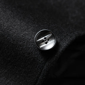 Sobretudo Masculino em Lã Rauffstein RS230, com gola polo, perfeito para inverno em looks formais ou casuais com conforto e sofisticação.