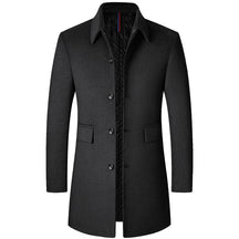 Sobretudo Masculino em Lã Rauffstein RS230, com gola polo, perfeito para inverno em looks formais ou casuais com conforto e sofisticação.
