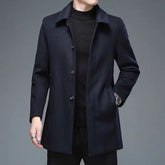 Sobretudo Social Masculino Curto em Lã Rauffstein RS217, com design compacto, perfeito para outono e inverno em ocasiões formais ou casuais.