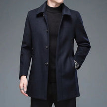 Sobretudo Social Masculino Curto em Lã Rauffstein RS217, com design compacto, perfeito para outono e inverno em ocasiões formais ou casuais.