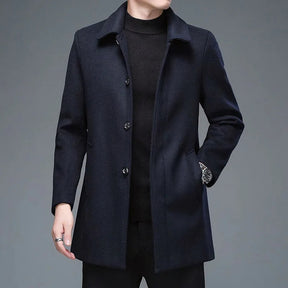 Sobretudo Social Masculino Curto em Lã Rauffstein RS217, com design compacto, perfeito para outono e inverno em ocasiões formais ou casuais.