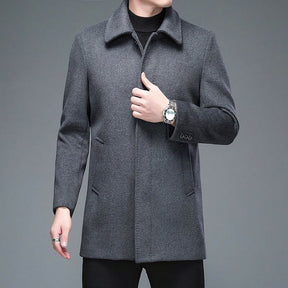 Sobretudo Social Masculino Curto em Lã Rauffstein RS217, com design compacto, perfeito para outono e inverno em ocasiões formais ou casuais.