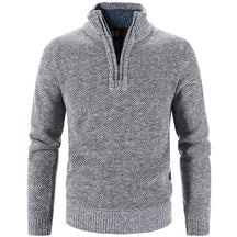 Suéter Masculino Gola Bordado Meio Zíper Rauffstein RS181, com modelagem slim fit, perfeito para inverno em ocasiões casuais ou semi-formais.