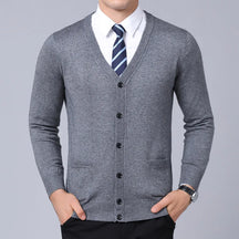 Suéter Masculino Slim Fit em Lã Rauffstein RS184, com gola redonda, perfeito para inverno em ocasiões casuais ou formais com estilo e calor.