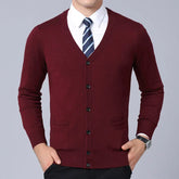 Suéter Masculino Slim Fit em Lã Rauffstein RS184, com gola redonda, perfeito para inverno em ocasiões casuais ou formais com estilo e calor.